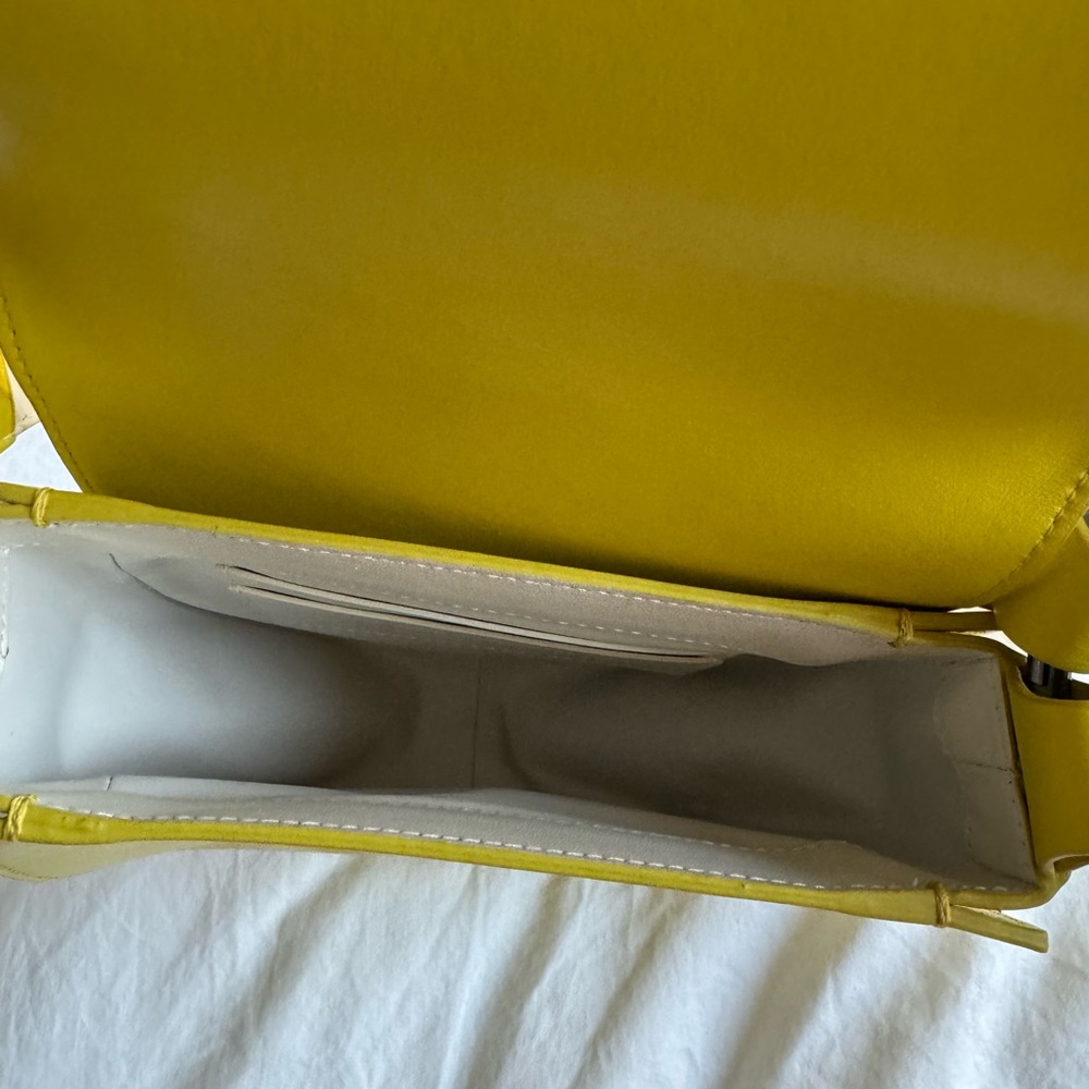 GIAQUINTO Women's Daphne Top Handle Bag - Picture 6 of 6